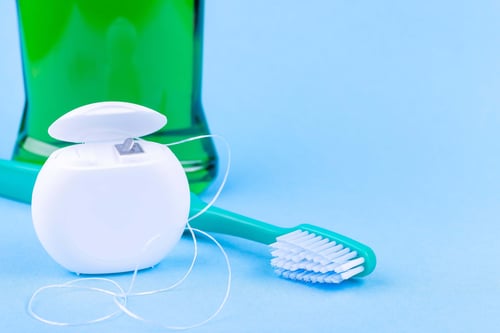 datos-importantes-de-la-higiene-oral-en-pacientes-enjuague